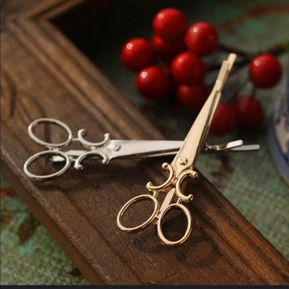 *Back in Stock* Amazing Scissor Hair Pin ✂️ - Picture 4 of 6